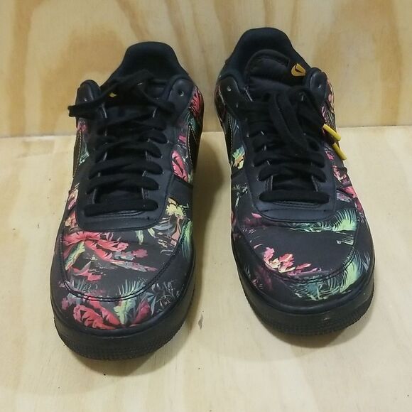 Nike Floral Black Sneakers with Yellow Accents Mens size 11 - Picture 2 of 8